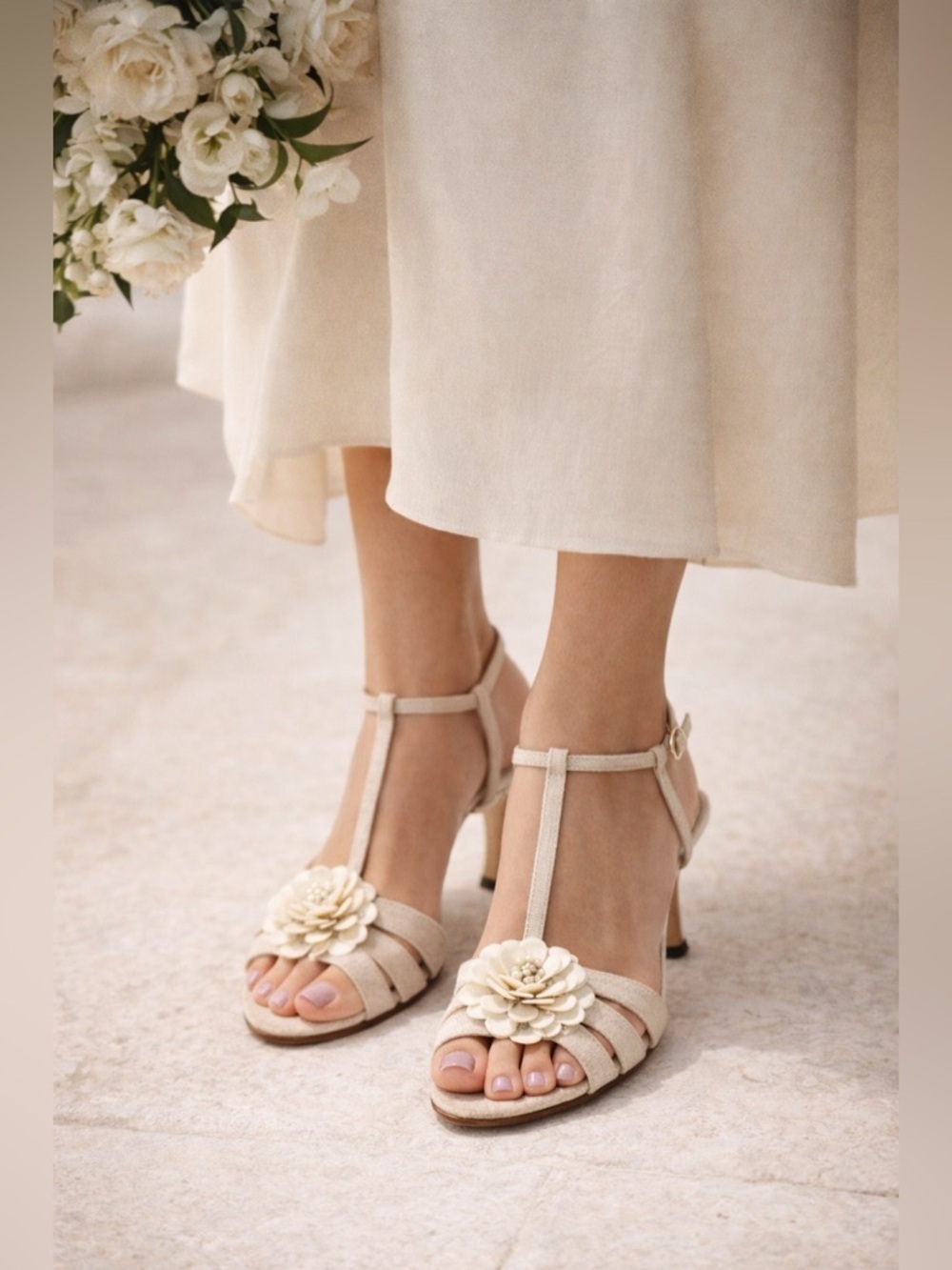 Manolo Blahnik “Cointreau” Archival Linen Mother-of-Pearl Floral  Sandals 39.5 - Picture 3 of 12